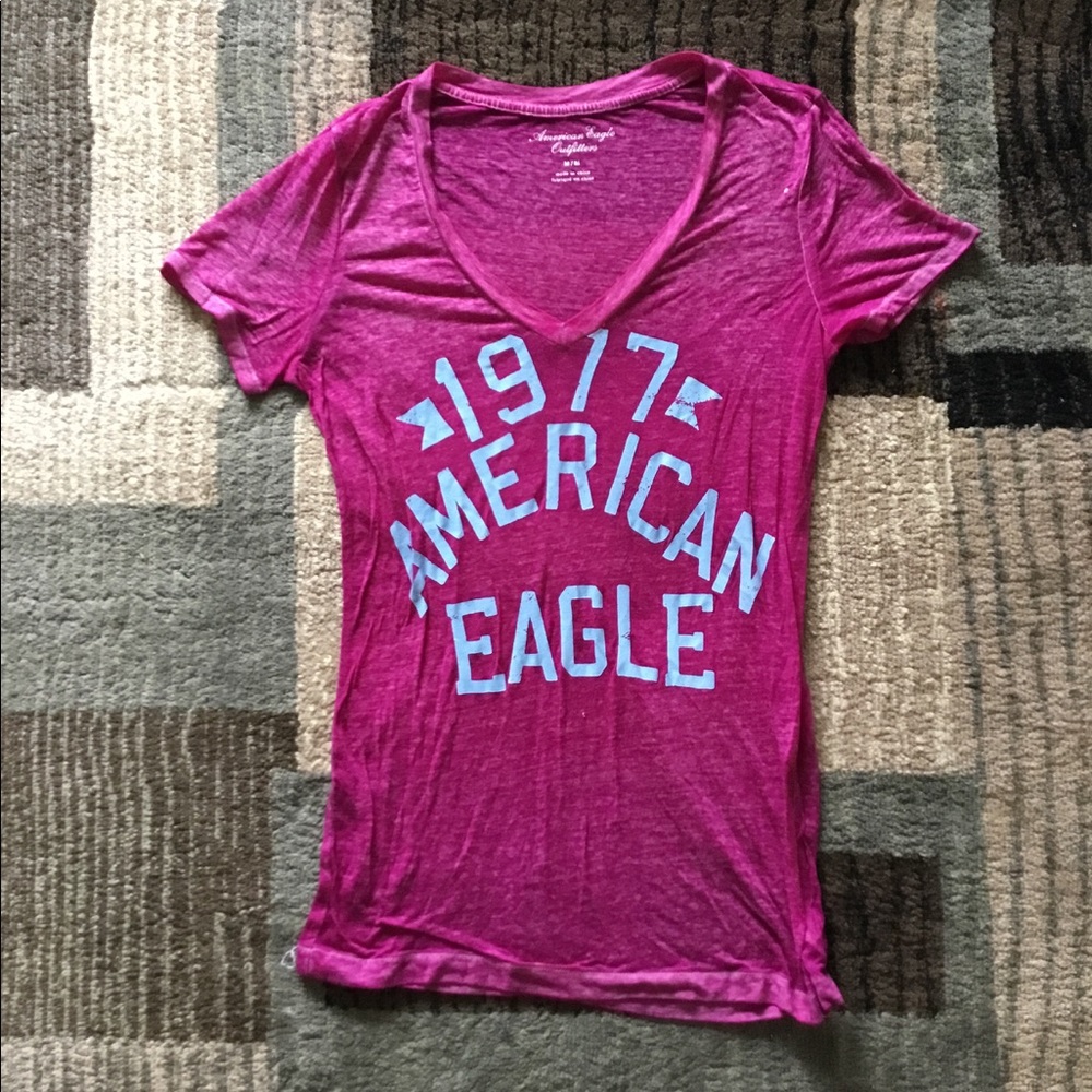 Fuchsia American Eagle size medium v-neck tshirt